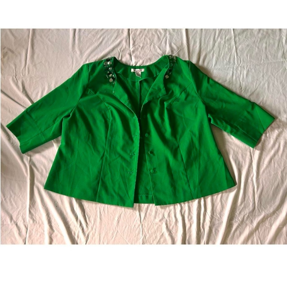 Roaman’s green blazer buttoned size 24w
